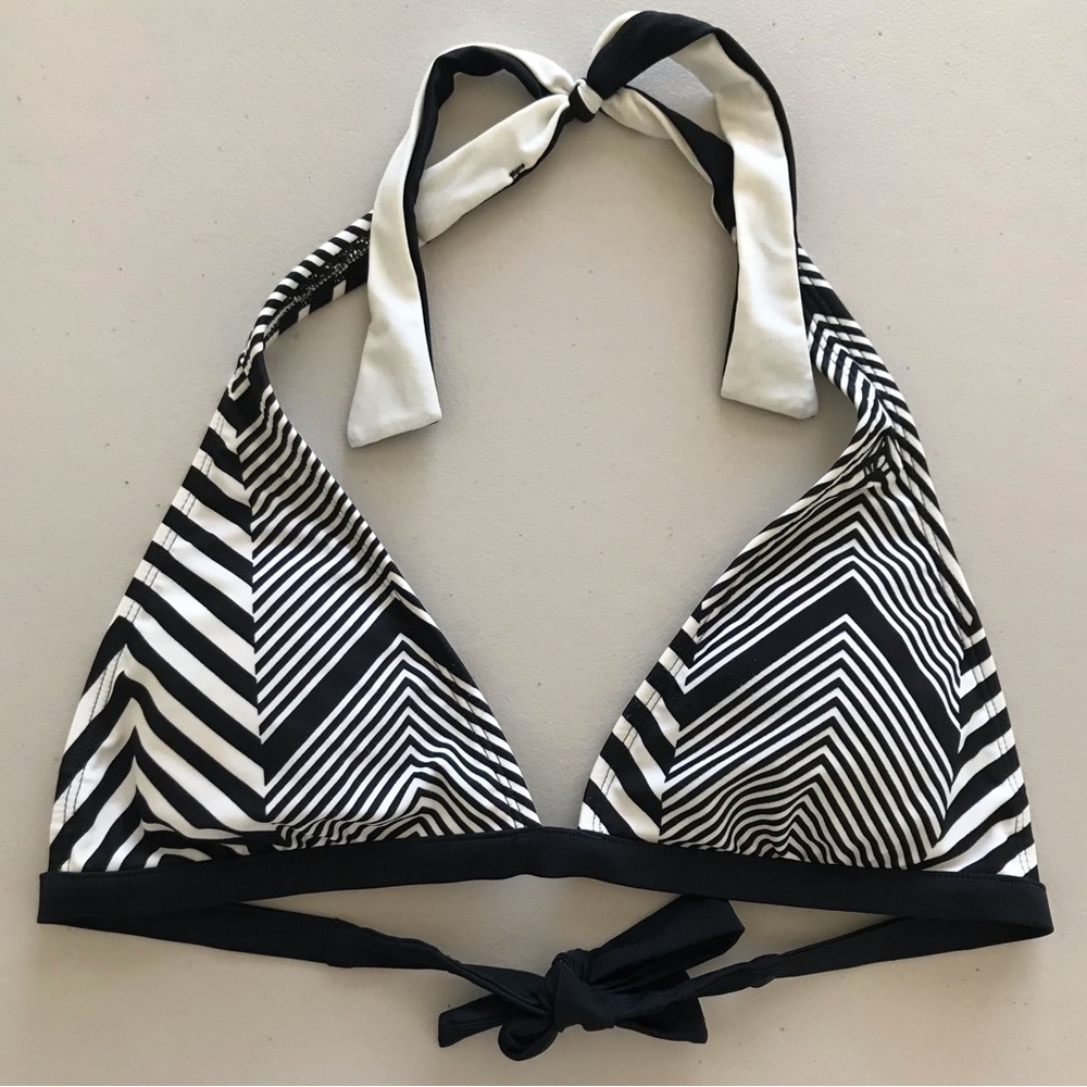 UNBRANDED // NWOT Women’s Black & White Geometric Striped Triangle Bikini Top